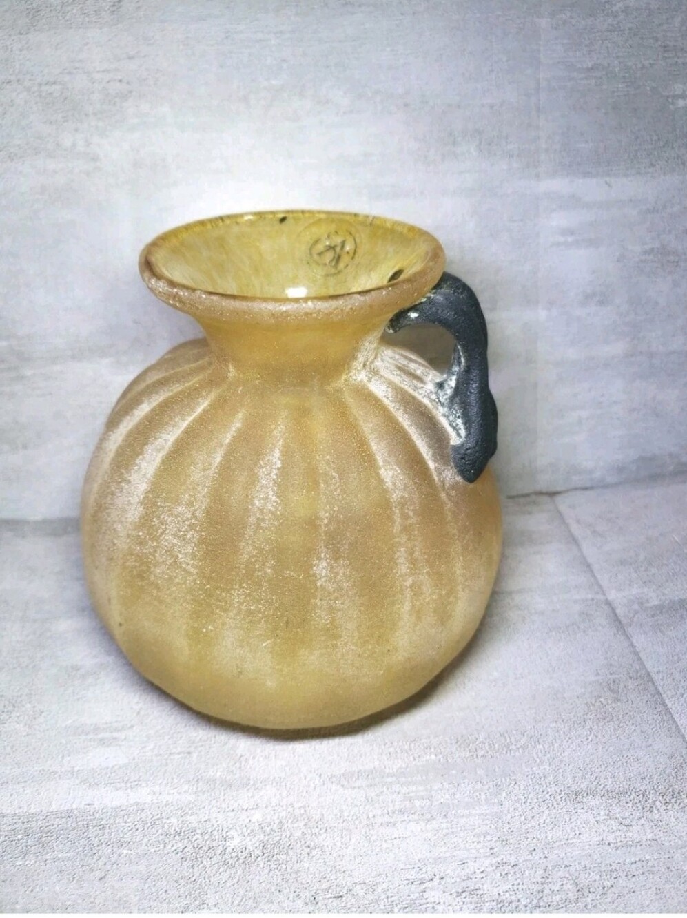 Vtg Amber EA Made In Italy  Scavo Style Blown Glass Vase Black Metal Handle